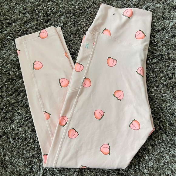 VS Peach Leggings 🍑 - Picture 4 of 6